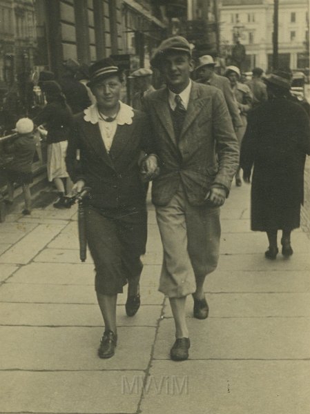KKE 5382.jpg - Fot. Na spacerze. Władysław Leśnik z kobietą, Poznań, 1937 r.